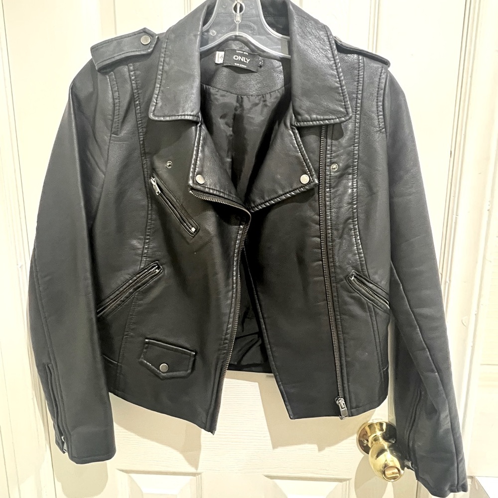 Black leather jacket from M for Mendocino